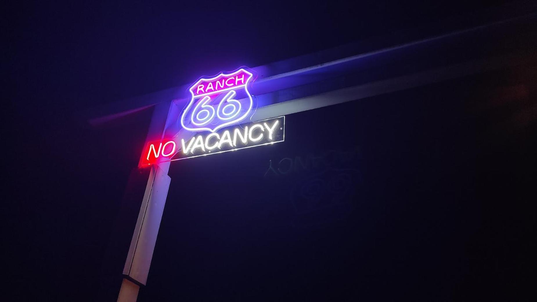 Ranch 66 - Moderni Tiny House Black Swallow Ve Stylu Route 66 Se Saunou A Bazenem Tršice المظهر الخارجي الصورة